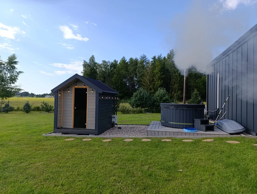 Jacuzzi i sauna na trawie